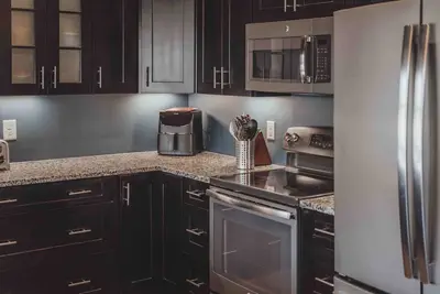 Luxe Haus Lodge - Full Kitchen 2