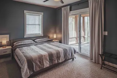 Luxe Haus Lodge - Bedroom 4 2