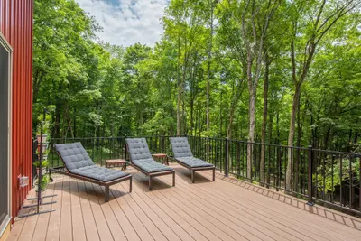 Luxe Haus Lodge - Patio Upper 3