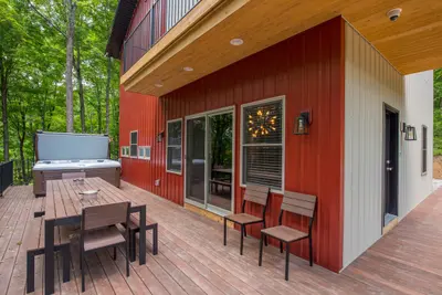 Luxe Haus Lodge - Patio Main 7