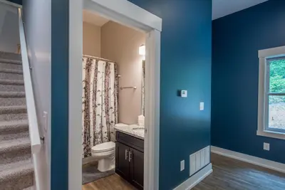 Luxe Haus Lodge - Full Bathroom 1 2