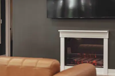 Speakeasy Lodge - Living Room 1 2