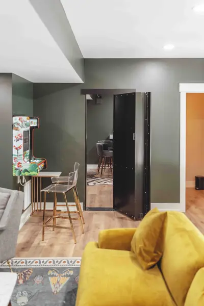 Speakeasy Lodge - Living Room 2 6