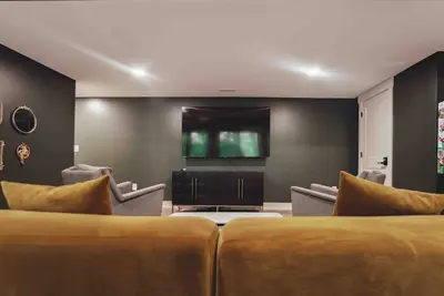 Speakeasy Lodge - Living Room 2 7