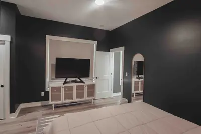 Speakeasy Lodge - Bedroom 1 3