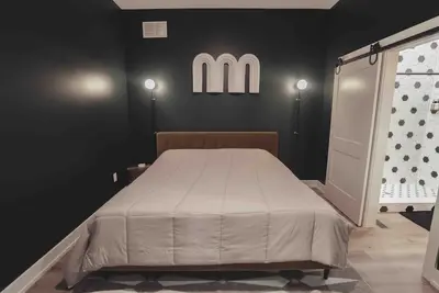 Speakeasy Lodge - Bedroom 1 4