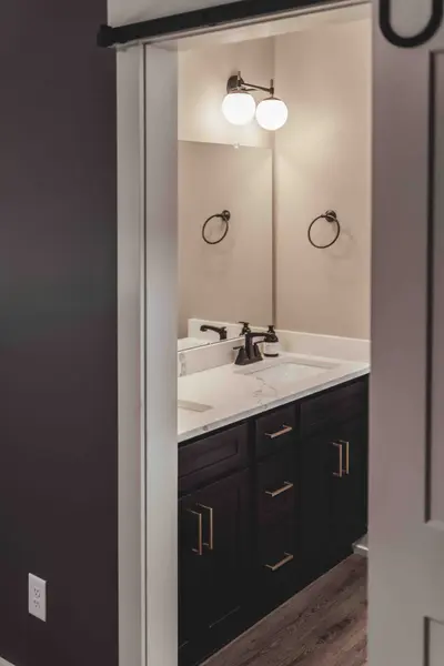 Speakeasy Lodge - Full Bathroom 4 3