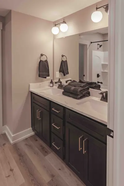 Speakeasy Lodge - Full Bathroom 4 4