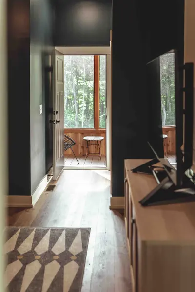 Speakeasy Lodge - Bedroom 1 5