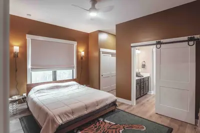 Speakeasy Lodge - Bedroom 4 2