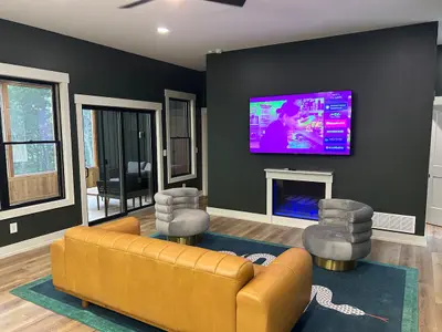 Speakeasy Lodge - Living Room 1 5