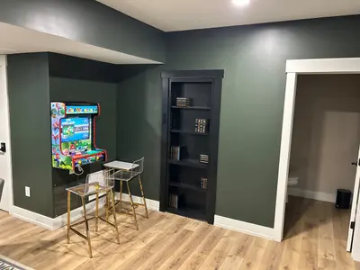 Speakeasy Lodge - Living Room 2 9