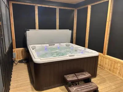 Speakeasy Lodge - Patio Upper 2