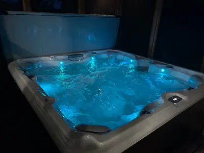 Speakeasy Lodge - Patio Upper 3