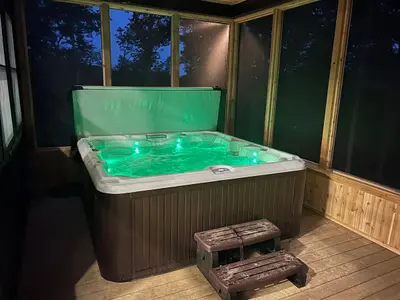 Speakeasy Lodge - Patio Upper 4