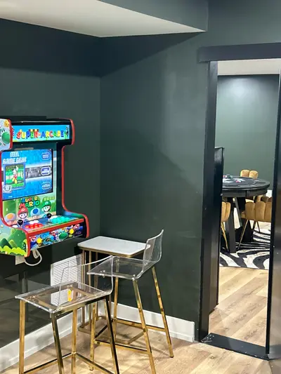 Speakeasy Lodge - Living Room 2 10