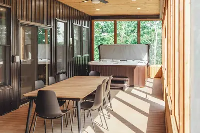 Speakeasy Lodge - Patio Upper 5